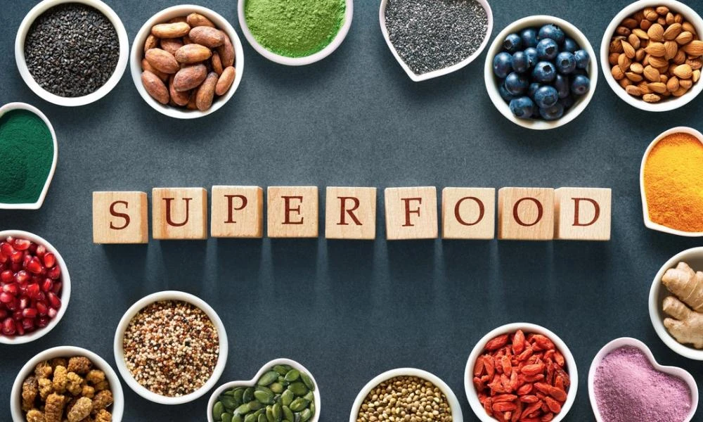 10 καθημερινά superfoods που χαρίζουν μοναδικά οφέλη στην υγεία